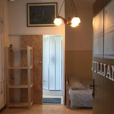 Julijana, Salara